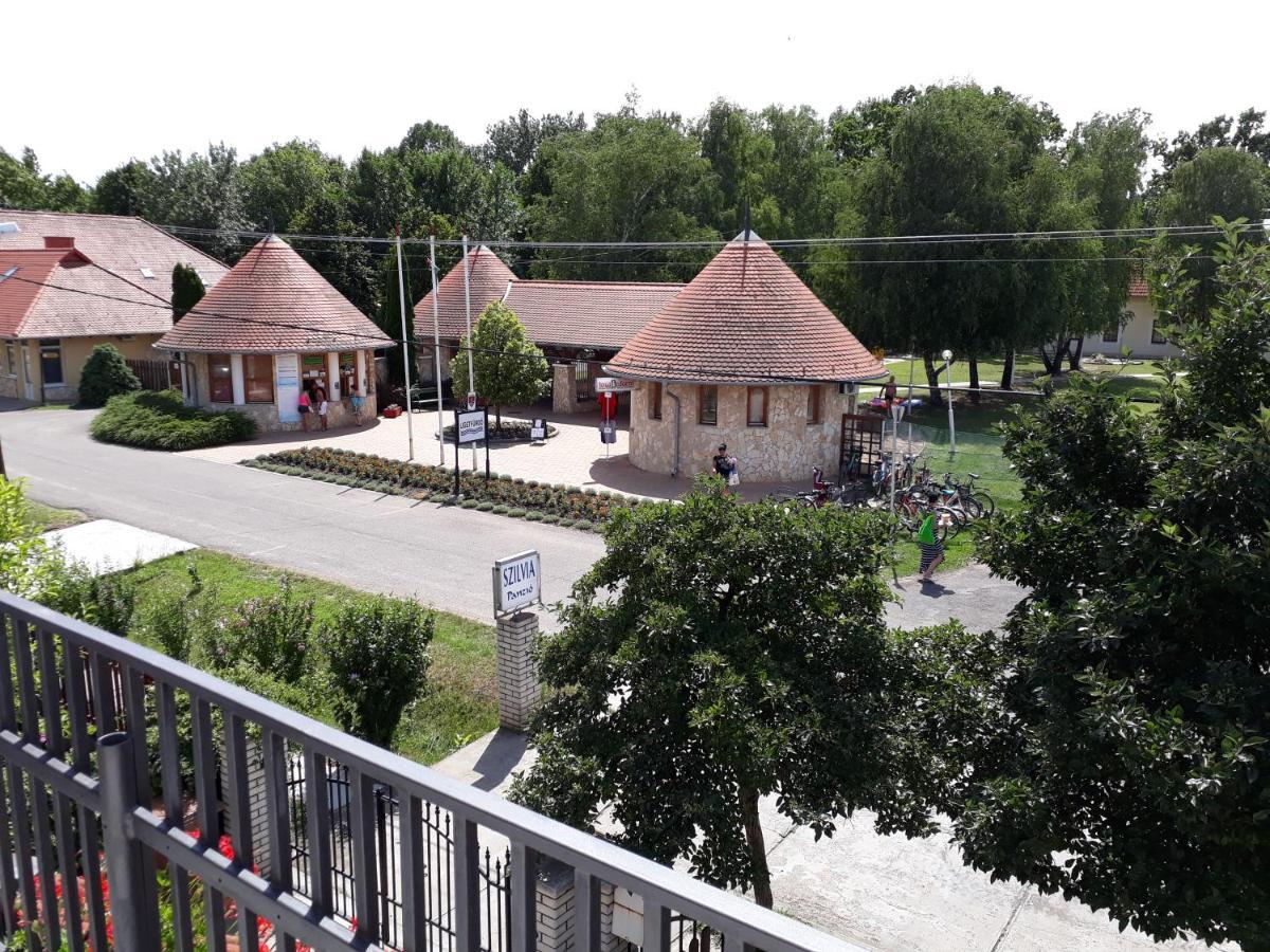 Szilvia Panzio Gyomaendrod住宿加早餐旅馆 外观 照片